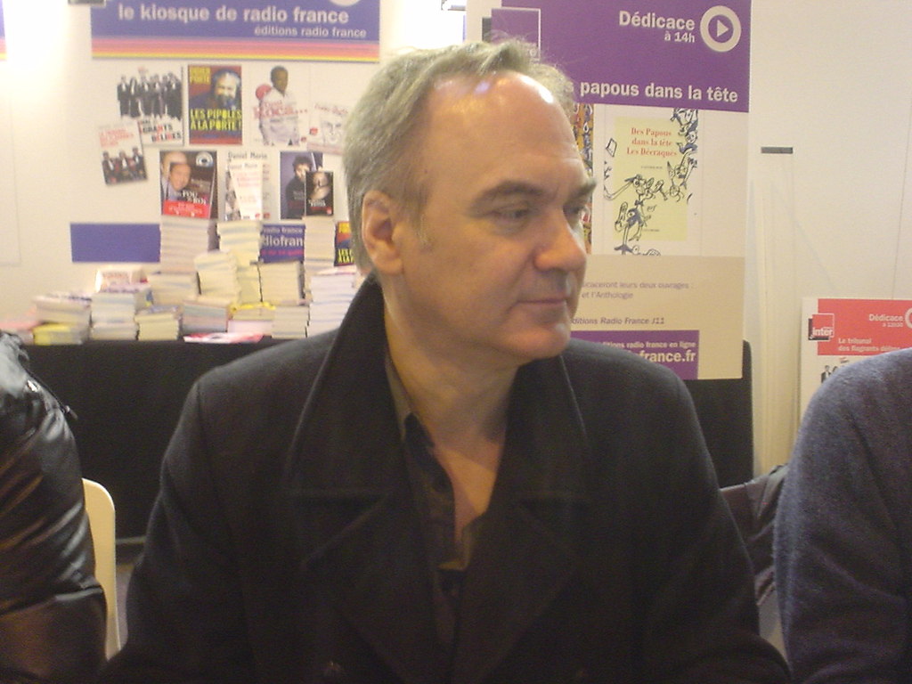 Hervé Le Tellier Je M'attache Très Facilement Toutes les familles heureuses | Viabooks